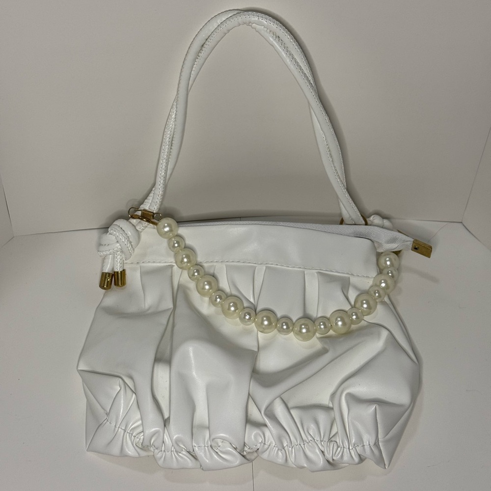 Elegant White Handbag with Pearl Accent